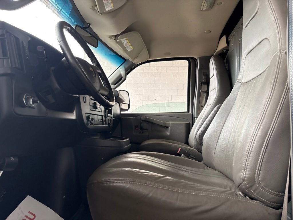 Used 2018 Chevrolet Express 2500 w/ Driver Convenience Package RWD image 9