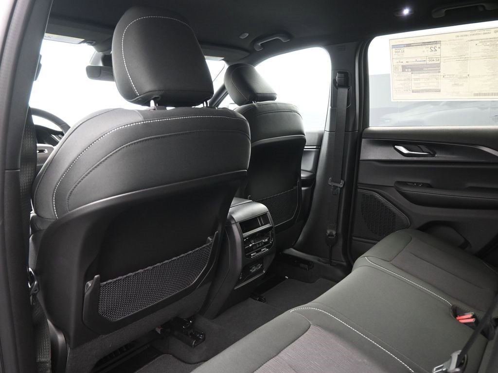 New 2025 Jeep Grand Cherokee Laredo w/ Luxury Tech Group I image 14