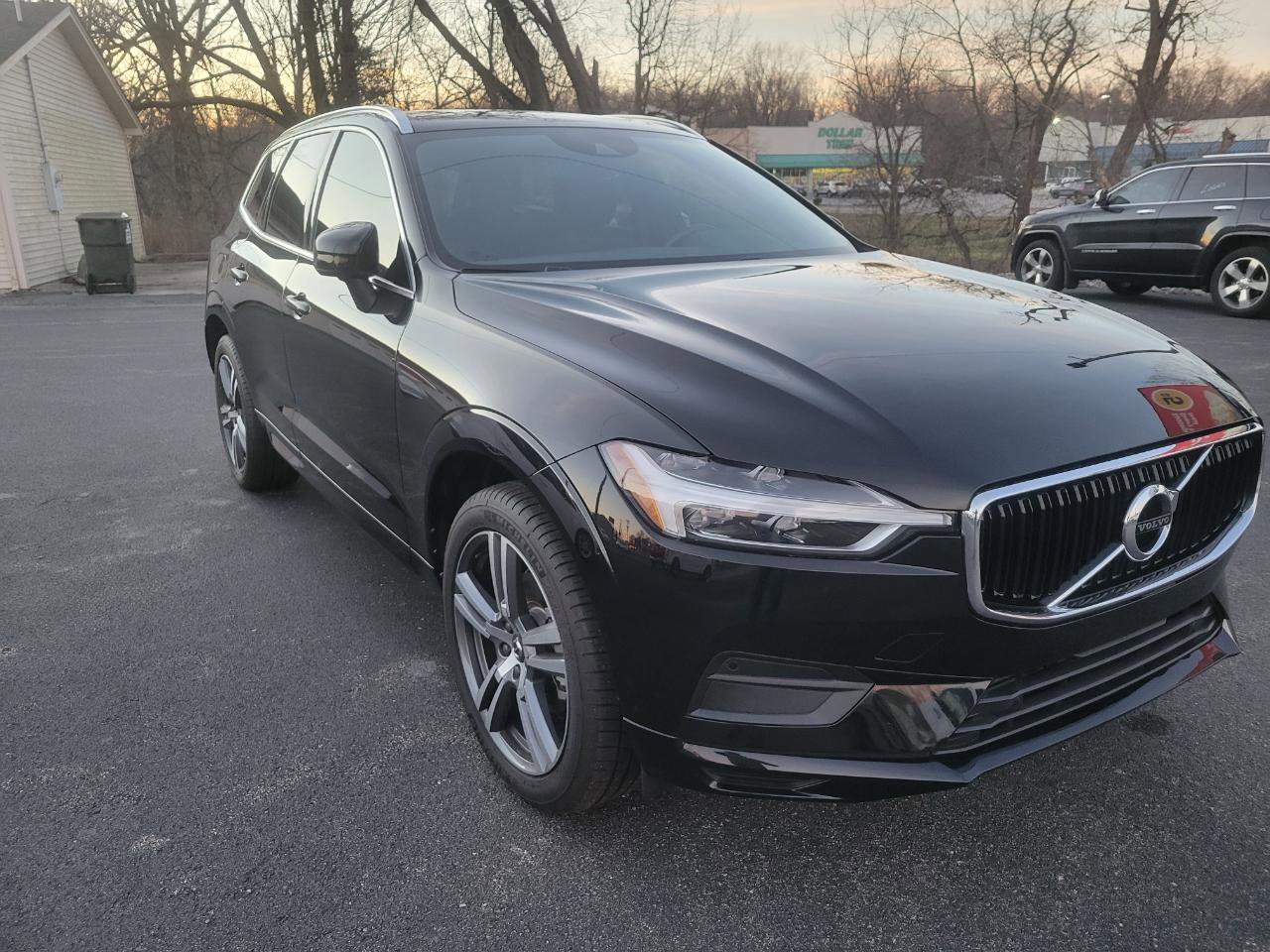 Used 2020 Volvo XC60 T5 Momentum image 2