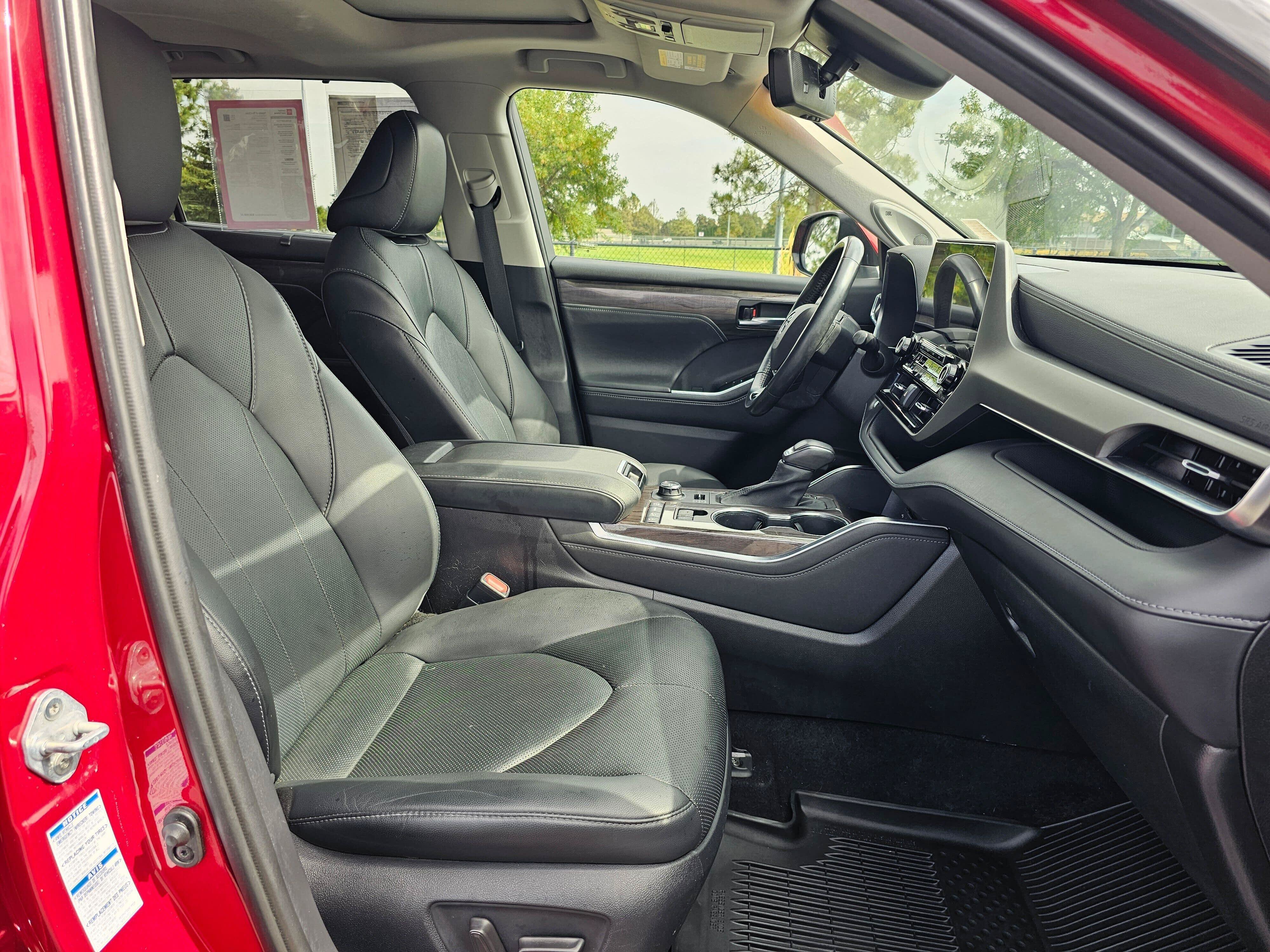 Used 2021 Toyota Highlander Limited AWD/4WD image 9