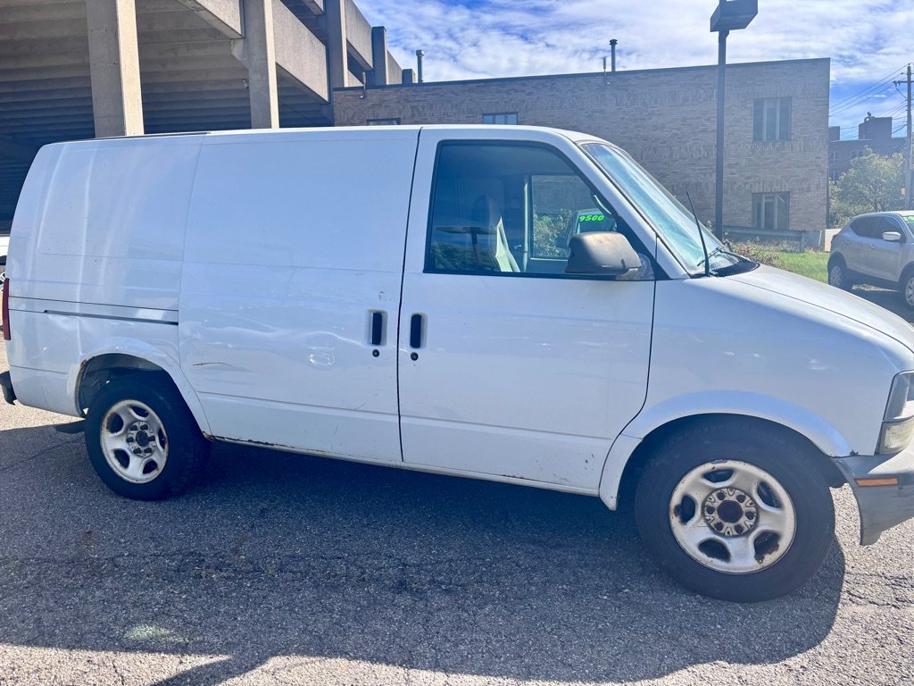 Used 2004 GMC Safari RWD image 2