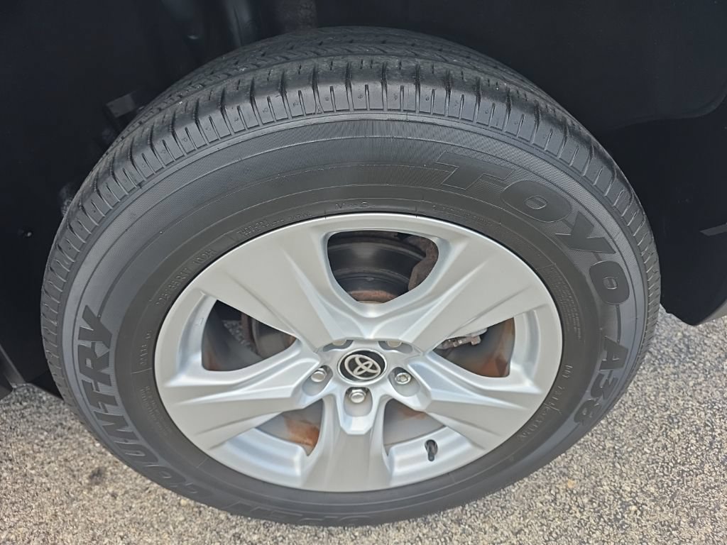 Used 2021 Toyota RAV4 XLE w/ Convenience Package FWD image 8
