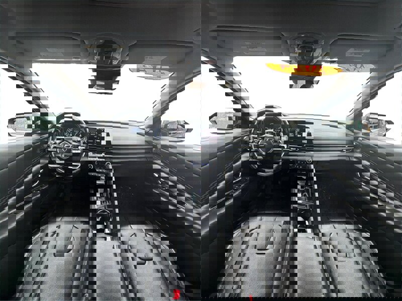 Used 2024 Hyundai Elantra Limited image 22