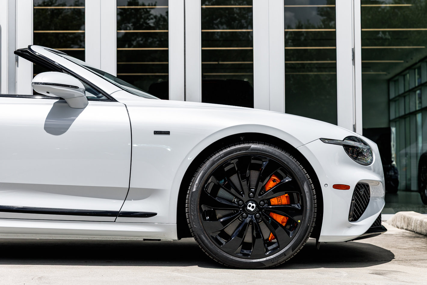 Used 2025 Bentley Continental GTC image 4