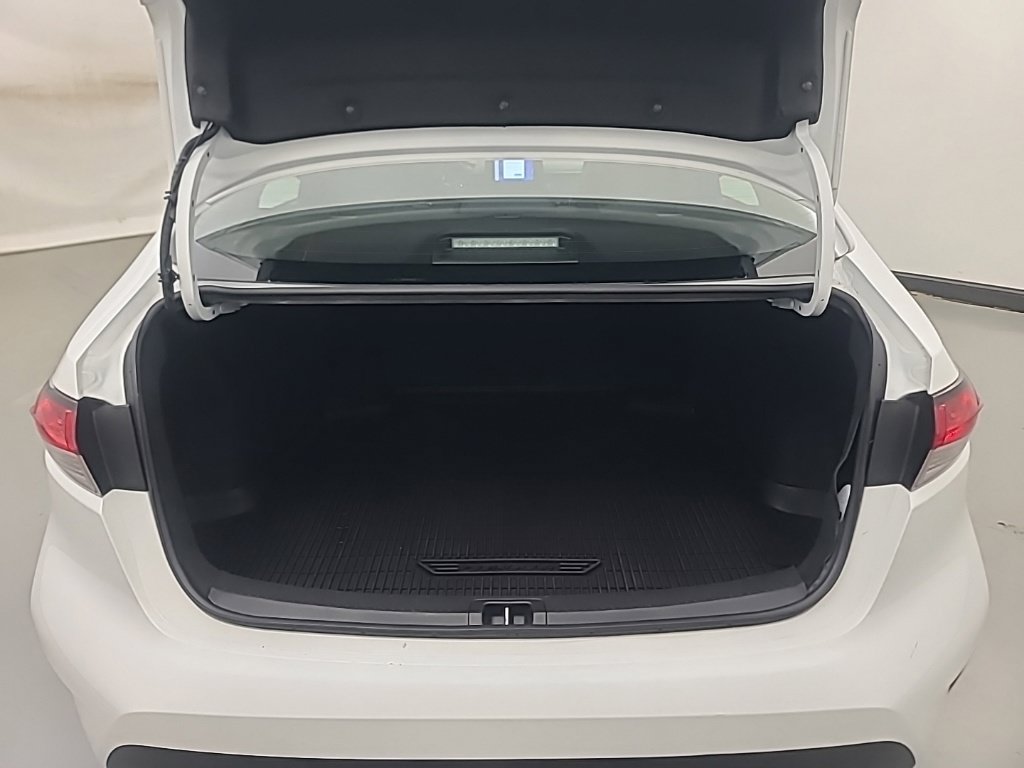 Used 2025 Toyota Corolla LE FWD image 19