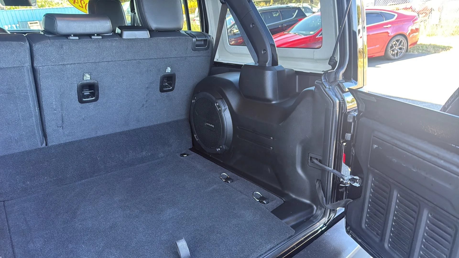 Used 2024 Jeep Wrangler Unlimited Sahara w/ Technology Group AWD/4WD image 39