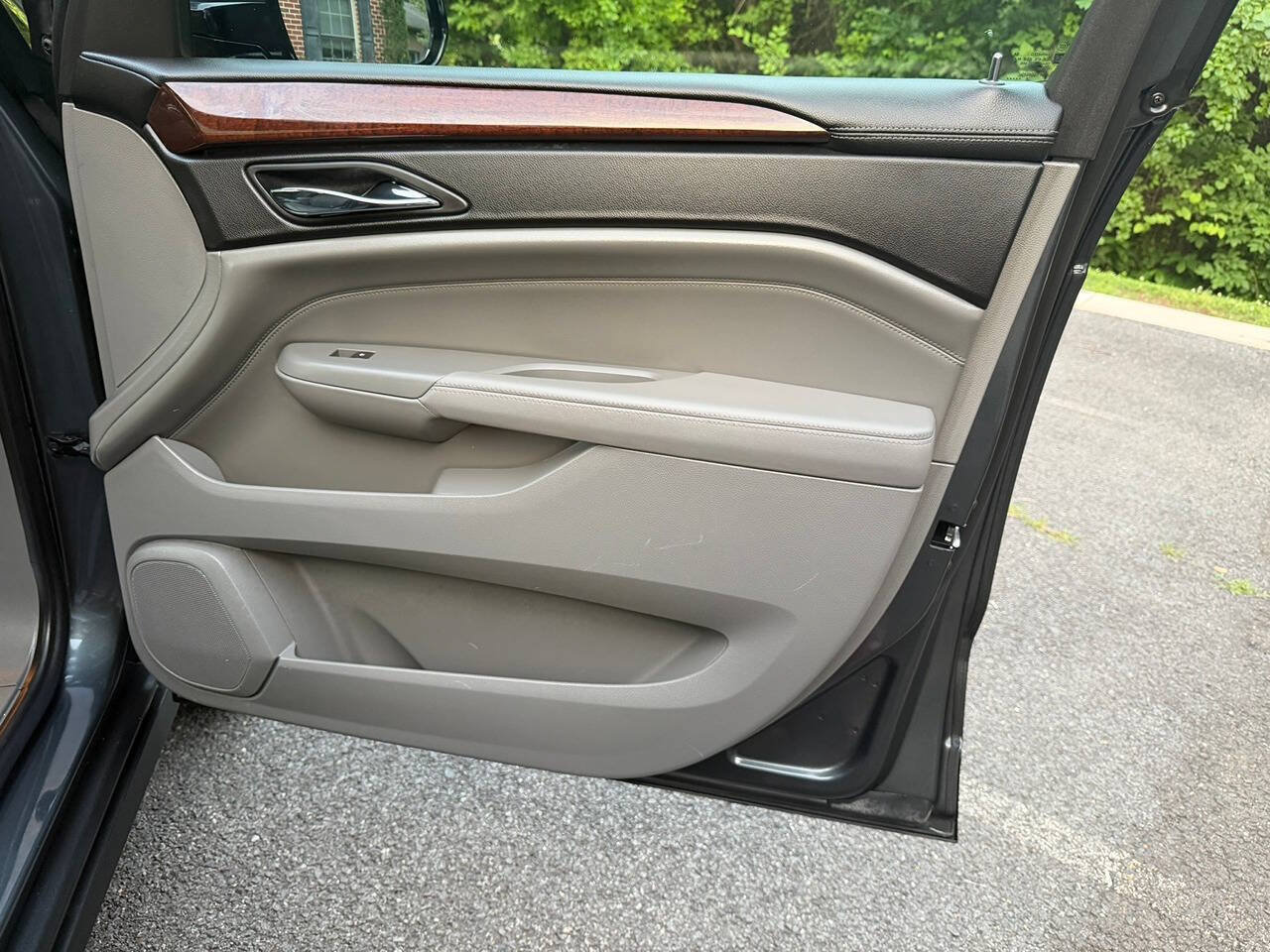 Used 2011 Cadillac SRX Luxury FWD image 25
