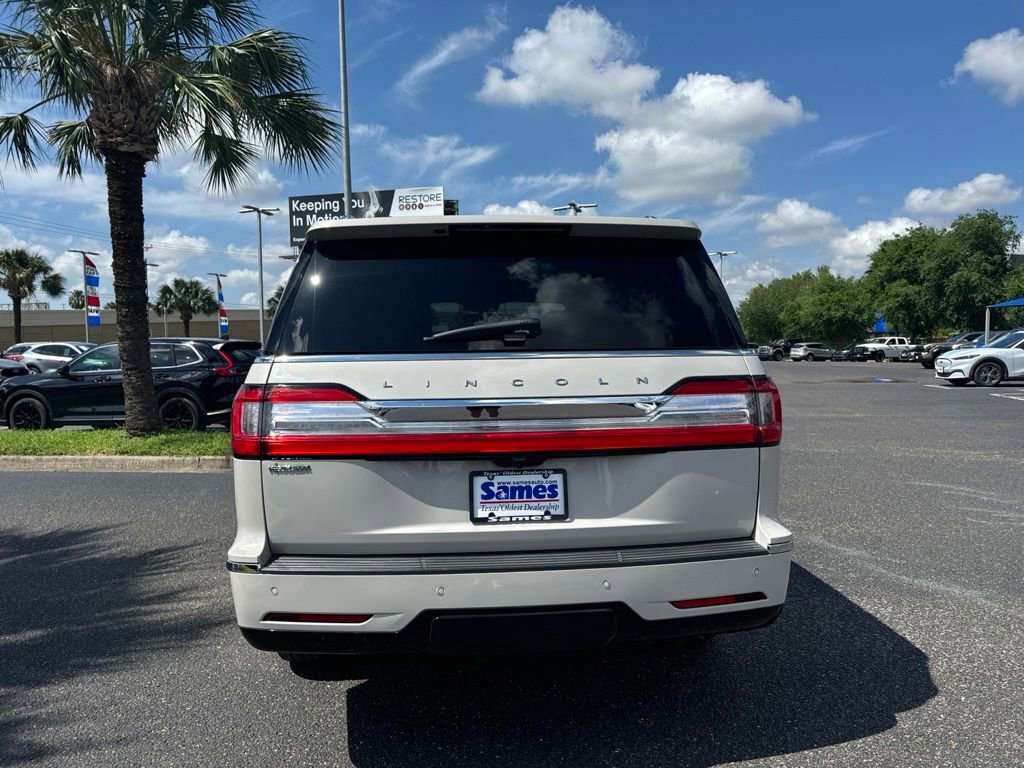 Used 2021 Lincoln Navigator Reserve w/ Luxury Package AWD/4WD image 4