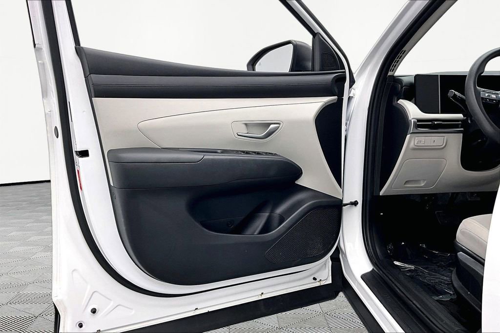 Used 2025 Hyundai Tucson SE image 23