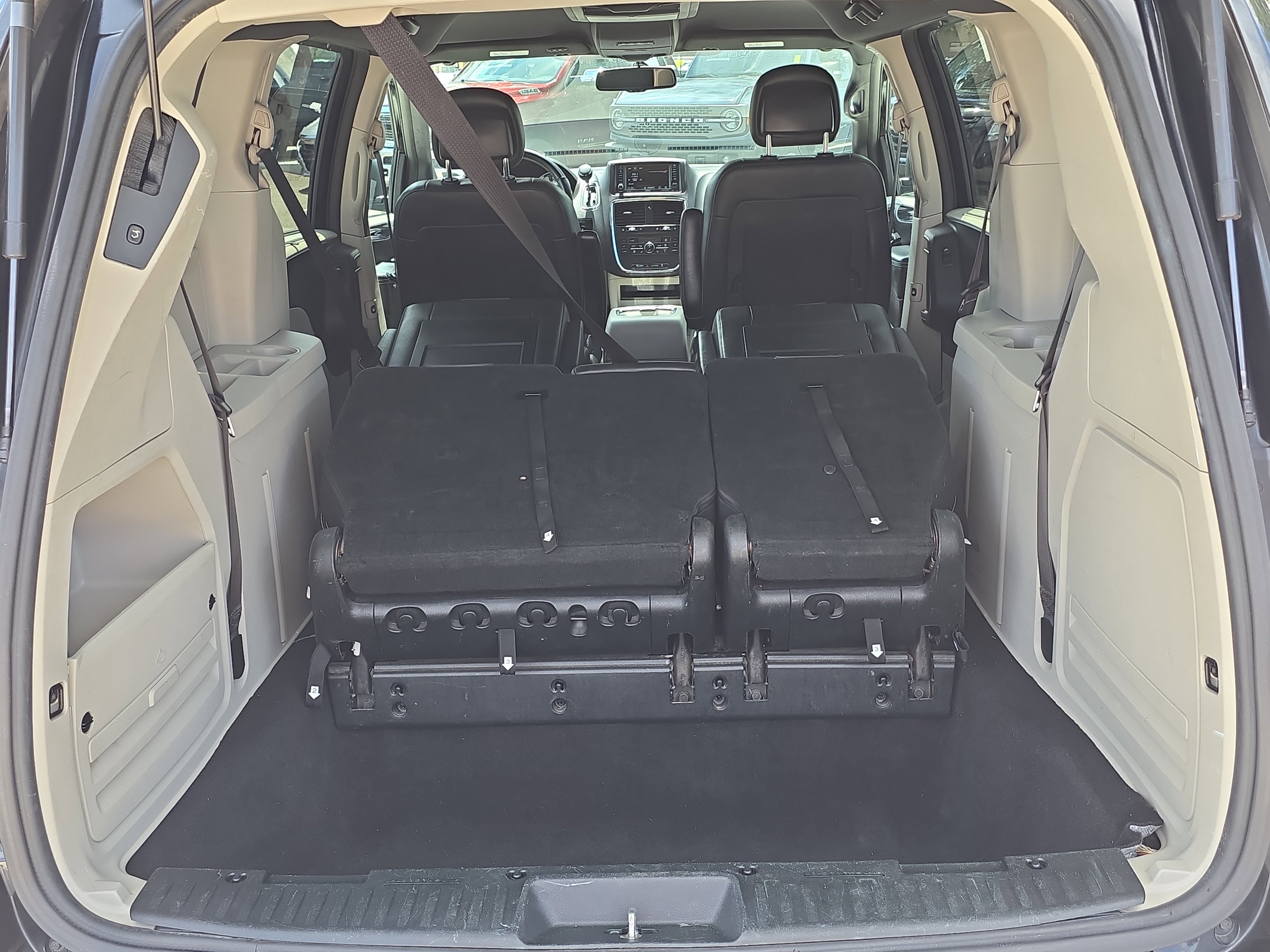 Used 2017 Dodge Grand Caravan SXT w/ Driver Convenience Group FWD image 10