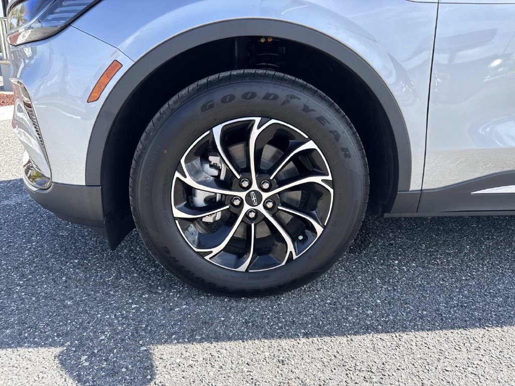 New 2026 Lincoln Nautilus Premier AWD/4WD image 10