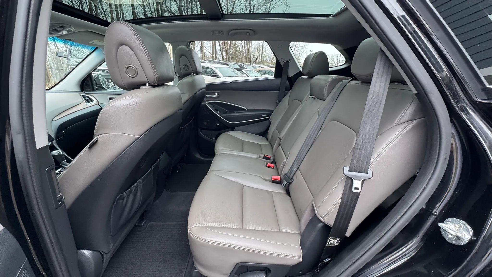 Used 2017 Hyundai Santa Fe AWD image 16