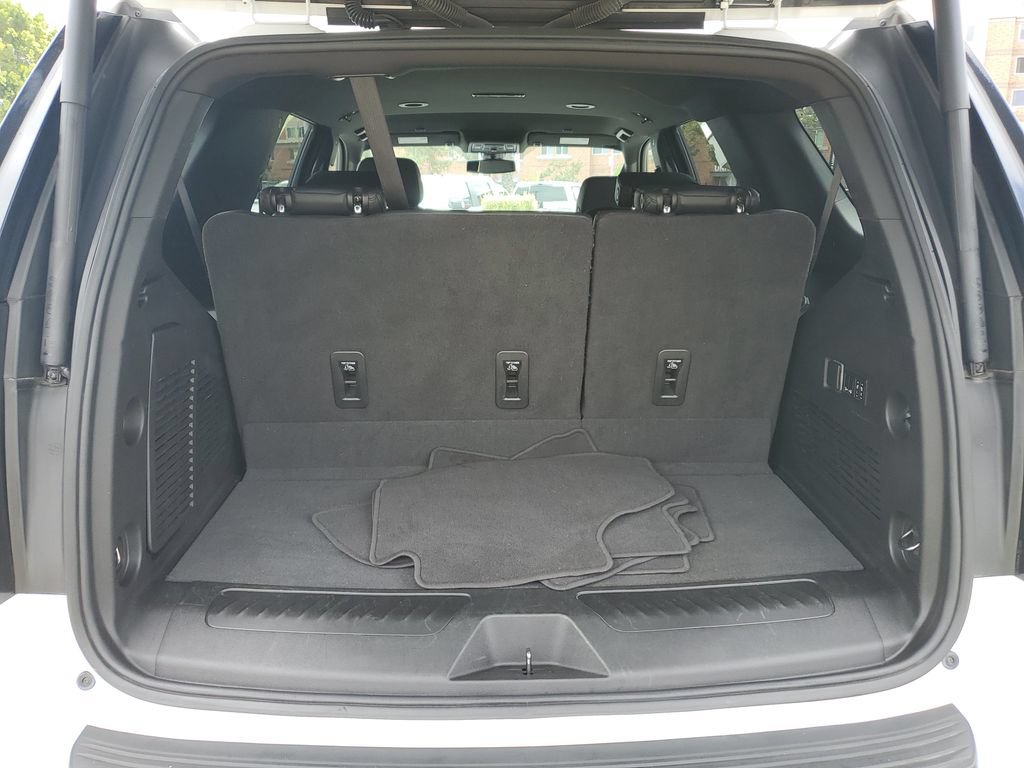 Used 2022 Chevrolet Tahoe LT w/ Luxury Package RWD image 9
