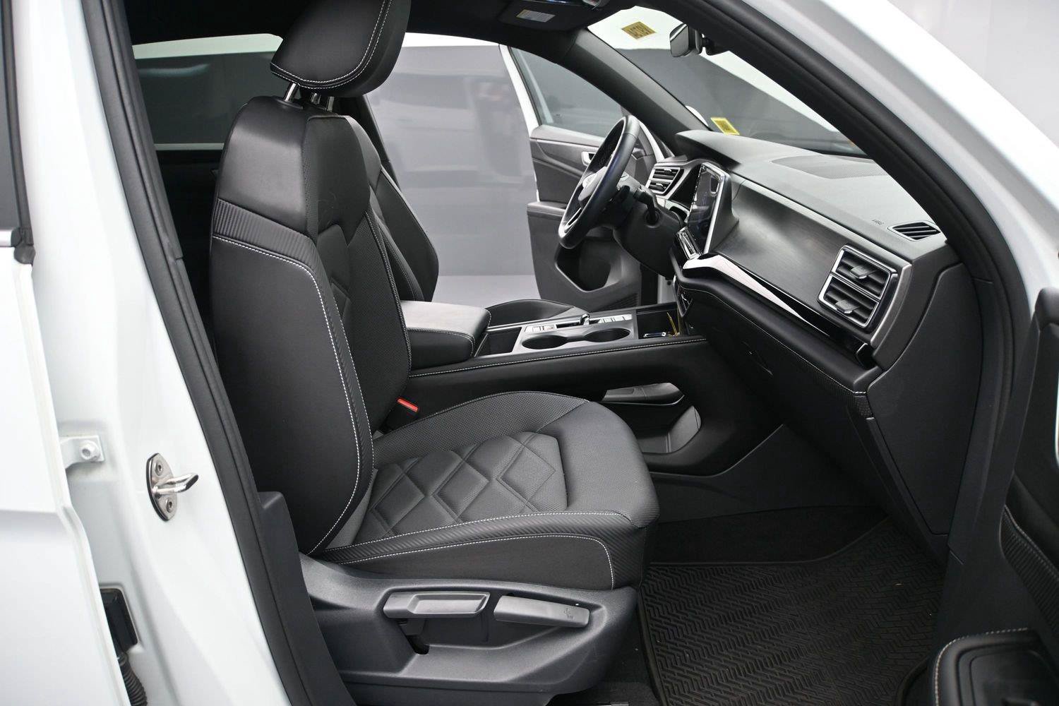 Used 2024 Volkswagen Atlas Cross Sport SE AWD/4WD image 21