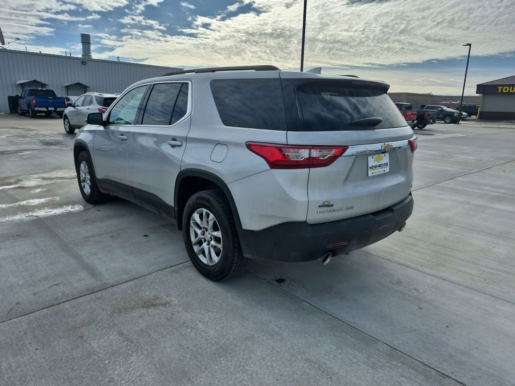 Used 2021 Chevrolet Traverse LT image 3