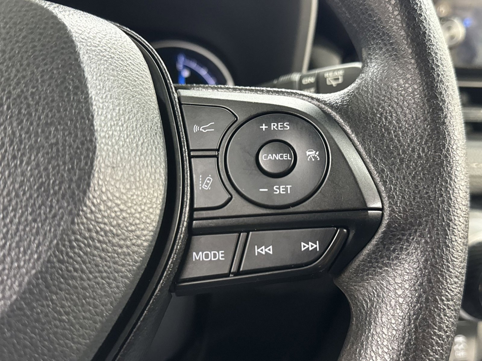 Used 2025 Toyota RAV4 XLE AWD/4WD image 44