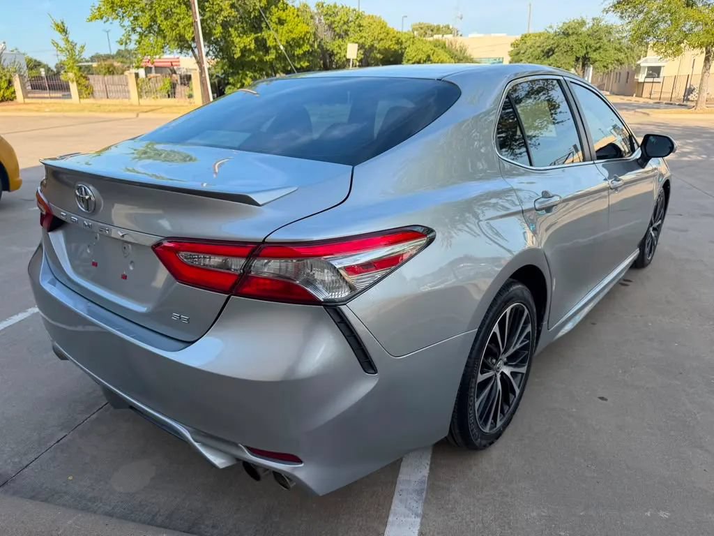 Used 2018 Toyota Camry SE FWD image 5