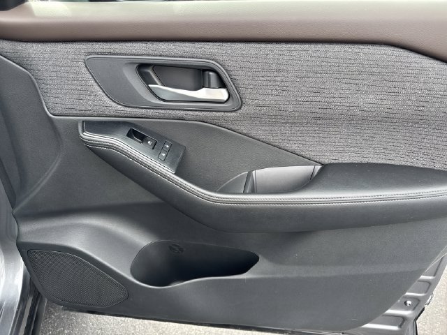 Used 2021 Nissan Rogue SV AWD/4WD image 24
