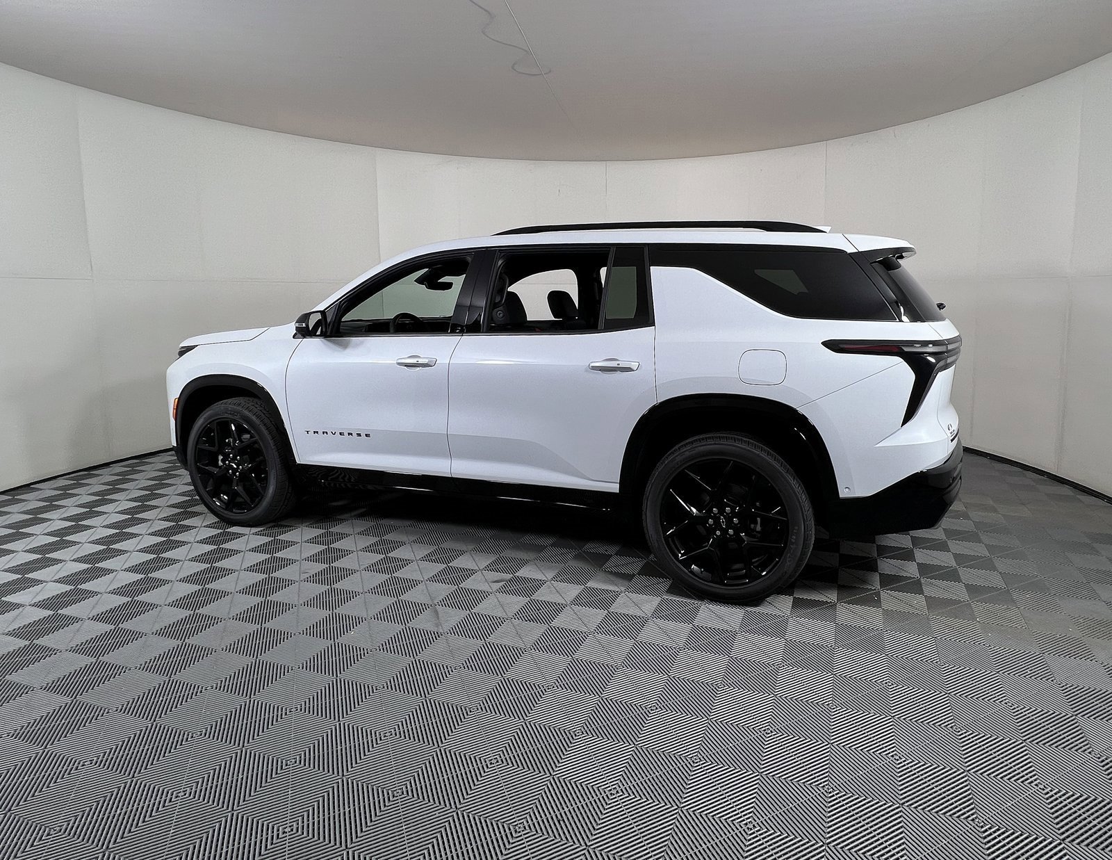 New 2026 Chevrolet Traverse RS w/ LPO, Floor Liner Package image 3
