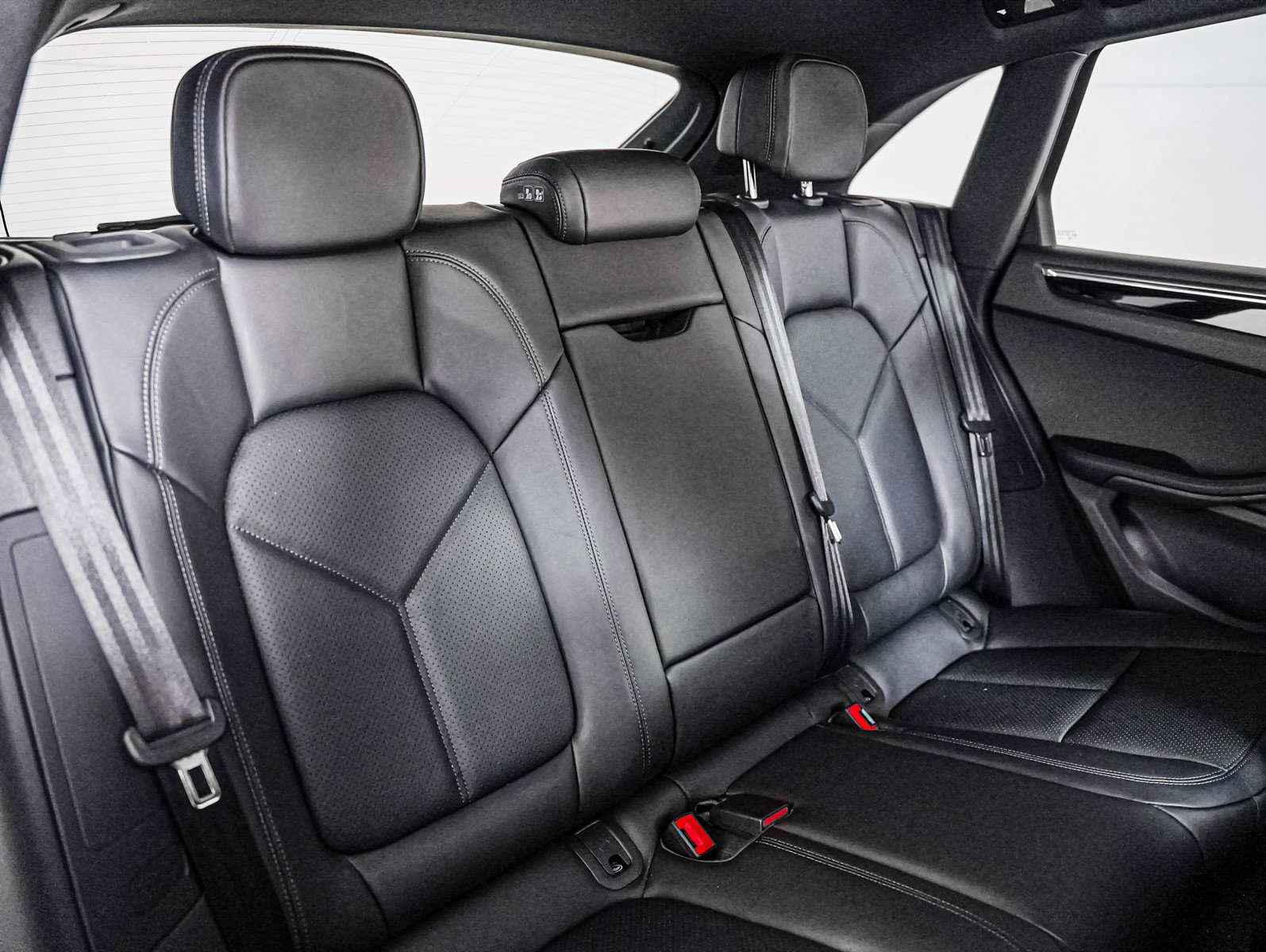 New 2026 Porsche Macan image 6