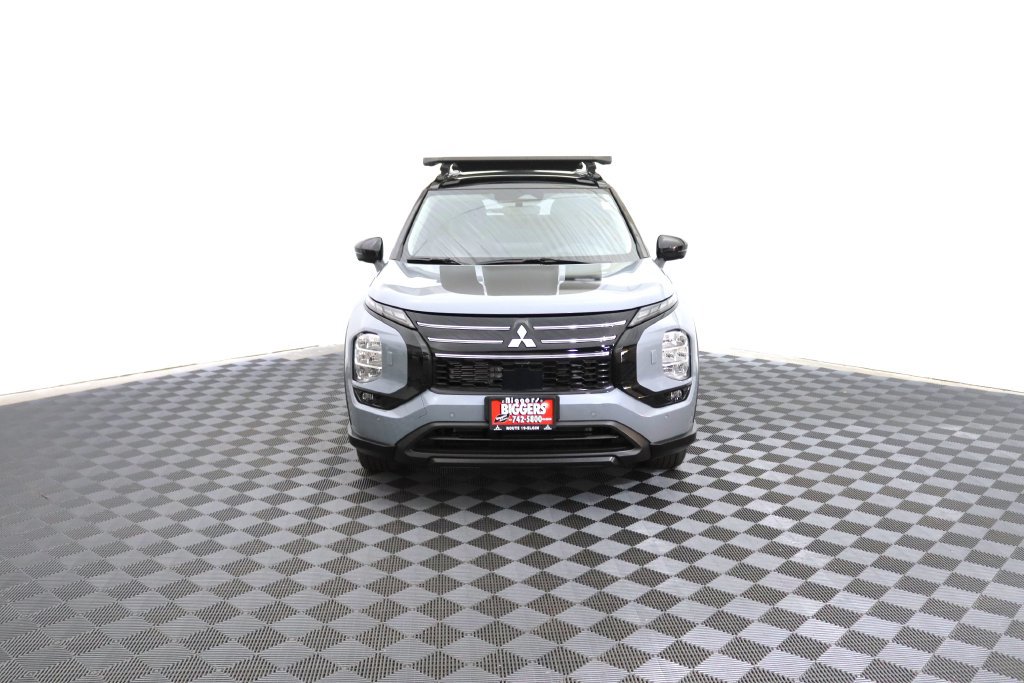 Used 2026 Mitsubishi Outlander AWD image 2