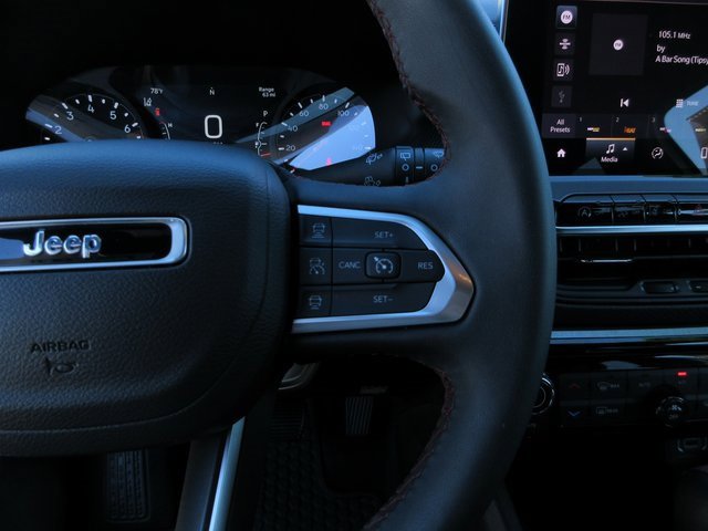 Used 2025 Jeep Compass Trailhawk image 15