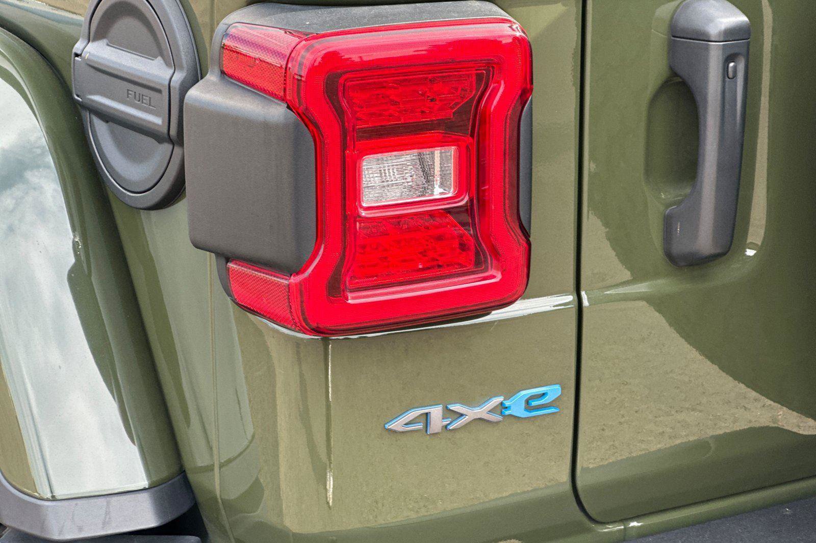 Used 2023 Jeep Wrangler Unlimited Rubicon 4xe image 33