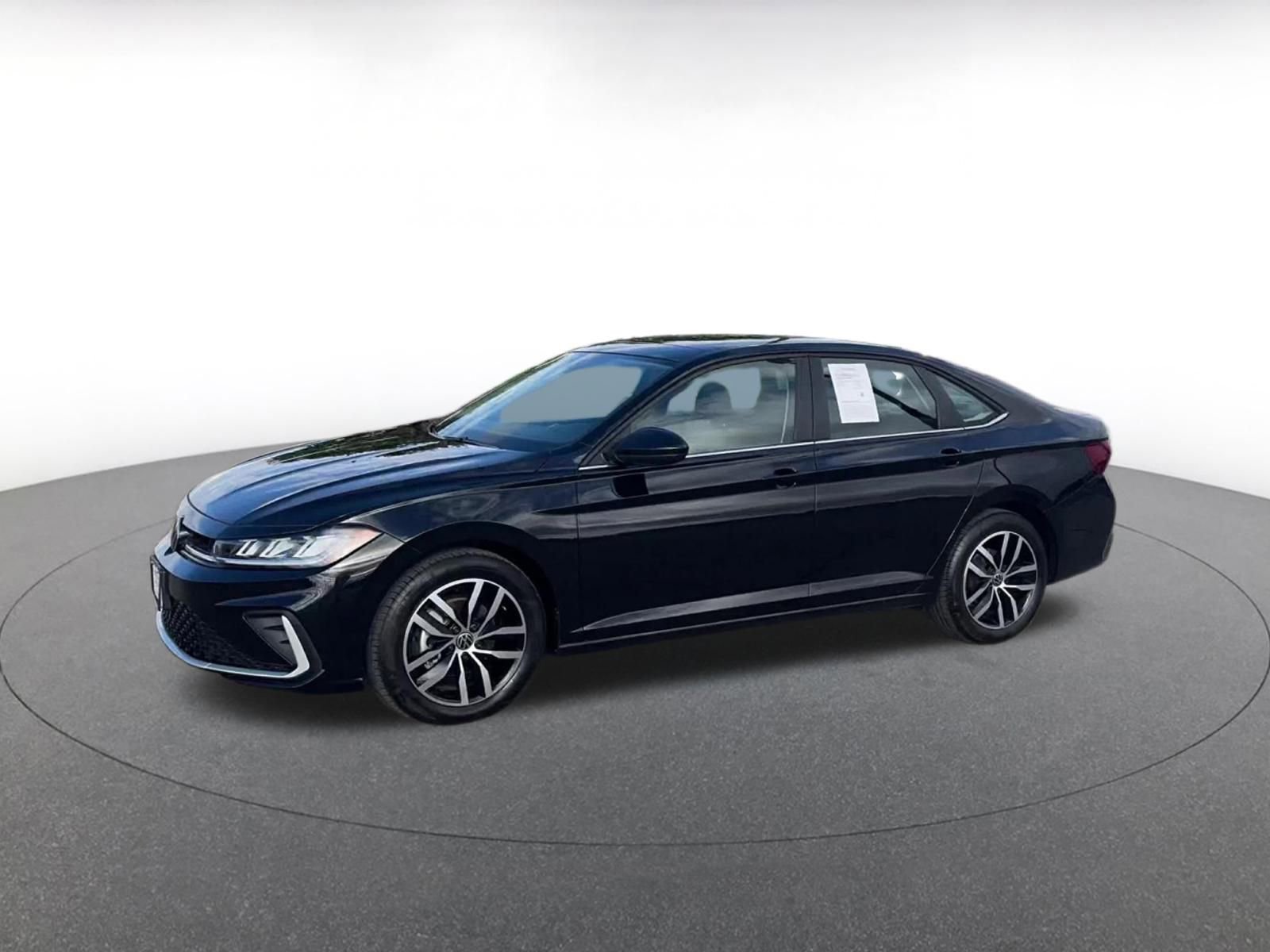 Used 2025 Volkswagen Jetta SE image 8