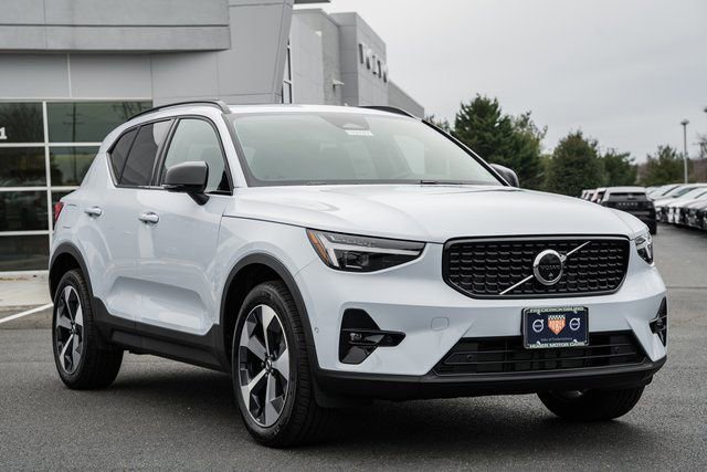 New 2026 Volvo XC40 B5 Plus w/ Protection Package Premier