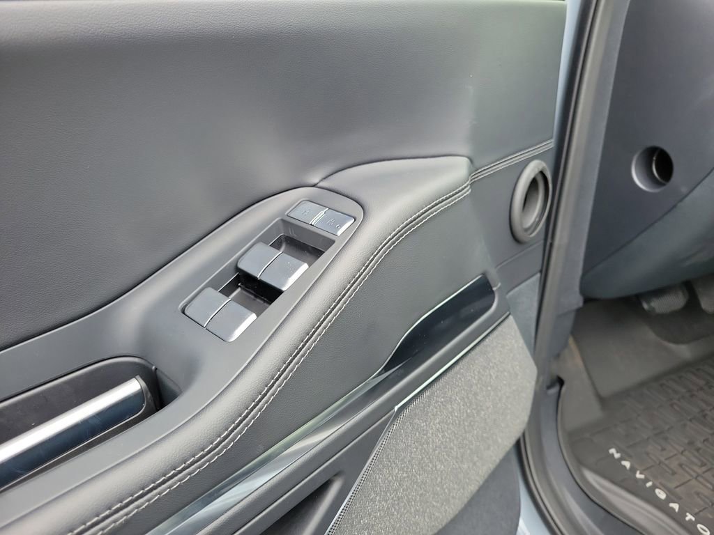 New 2025 Lincoln Navigator L Reserve w/ Jet Appearance Package image 19