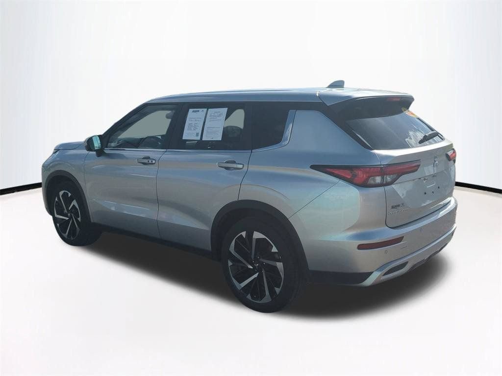 Used 2024 Mitsubishi Outlander SE Black Edition FWD image 7