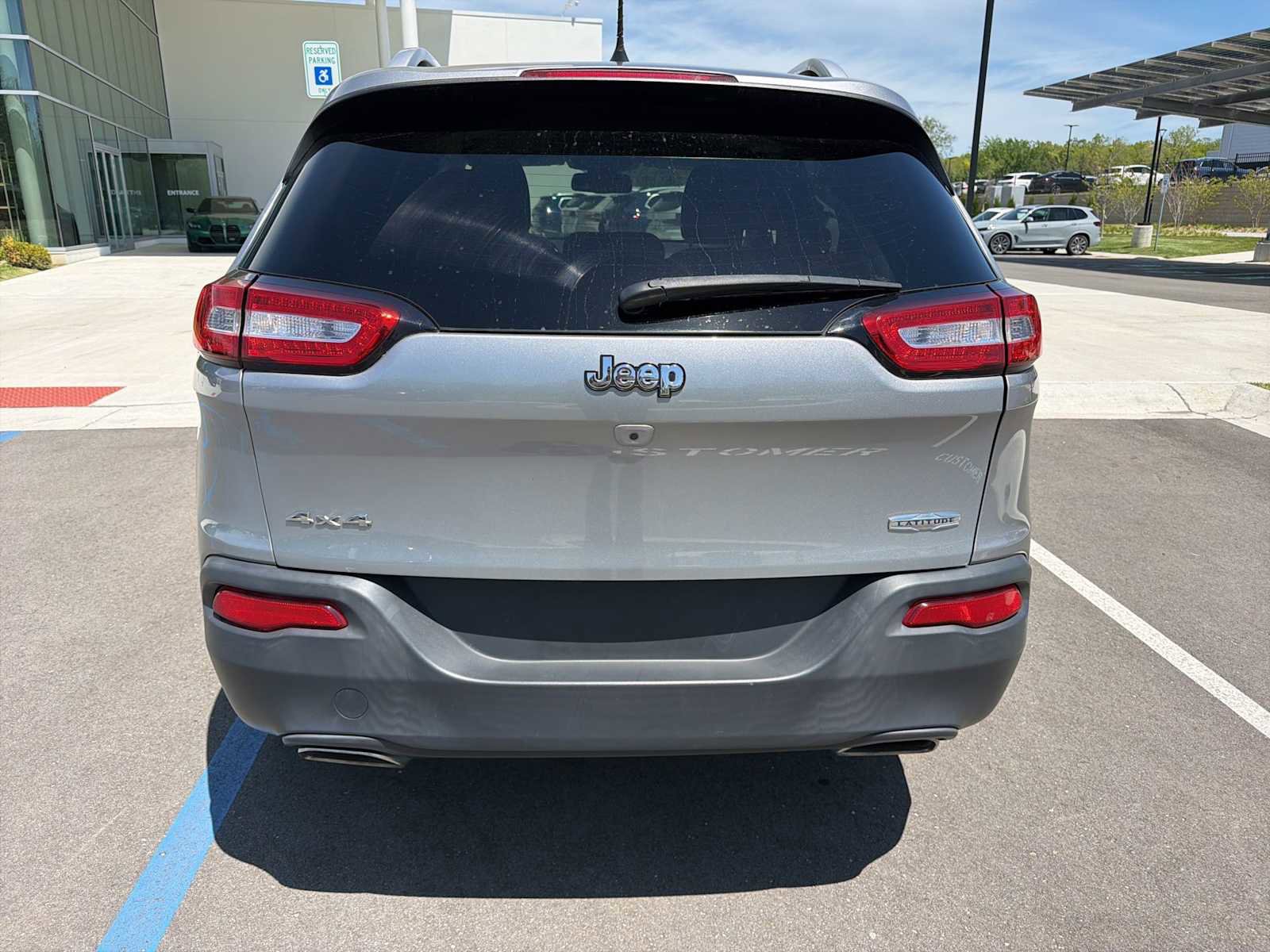 Used 2016 Jeep Cherokee Latitude w/ Cold Weather Group AWD/4WD image 8