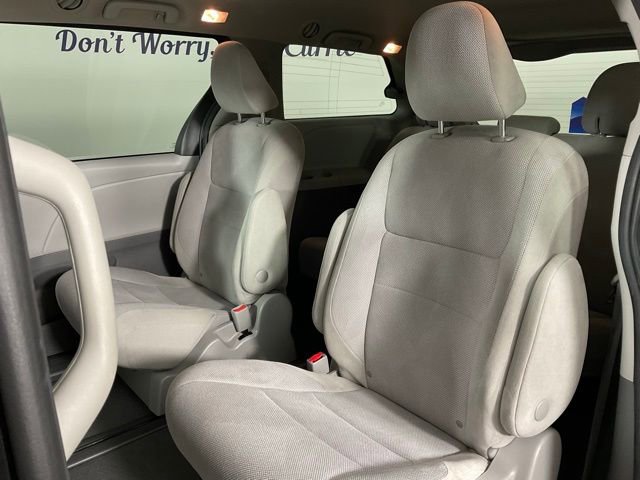 Used 2020 Toyota Sienna L image 16