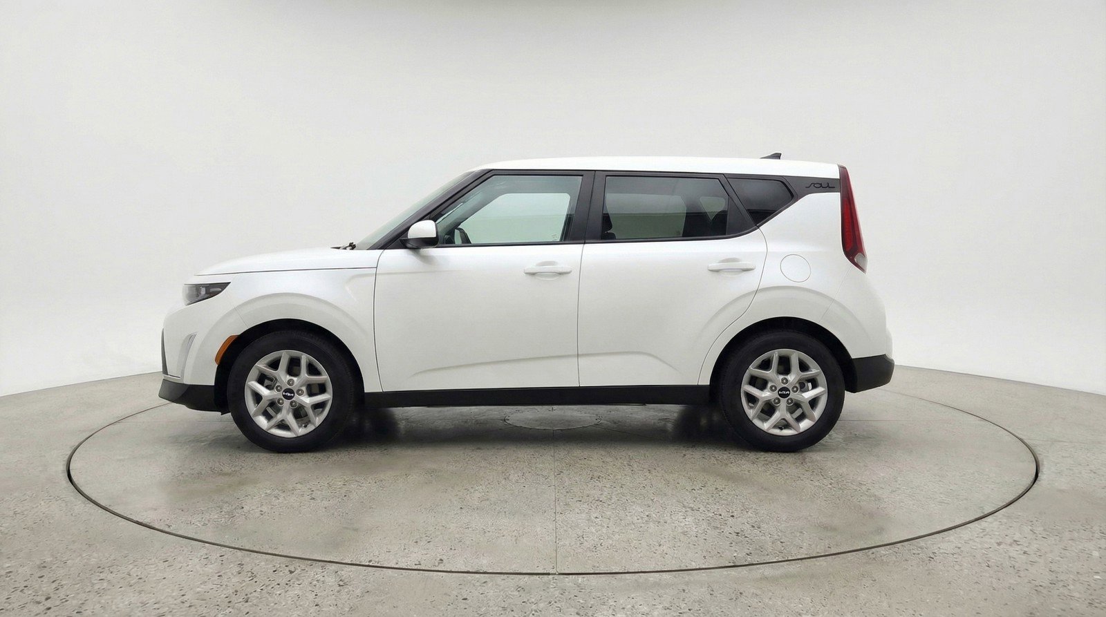 Used 2025 Kia Soul LX w/ LX Technology Package image 5