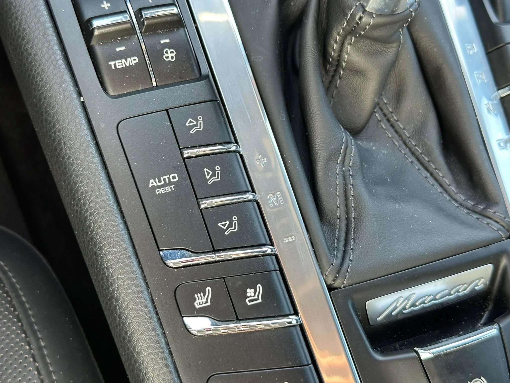 Used 2015 Porsche Macan Turbo AWD/4WD image 39