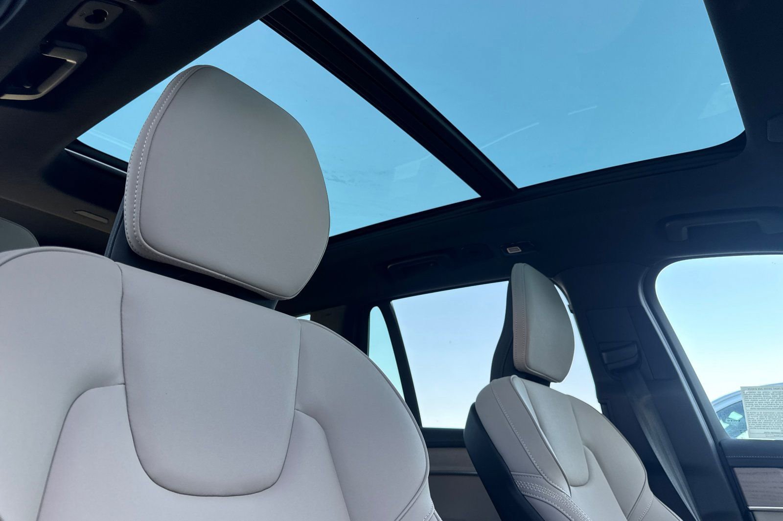 New 2026 Volvo XC90 B6 Plus w/ Protection Package Premier image 20