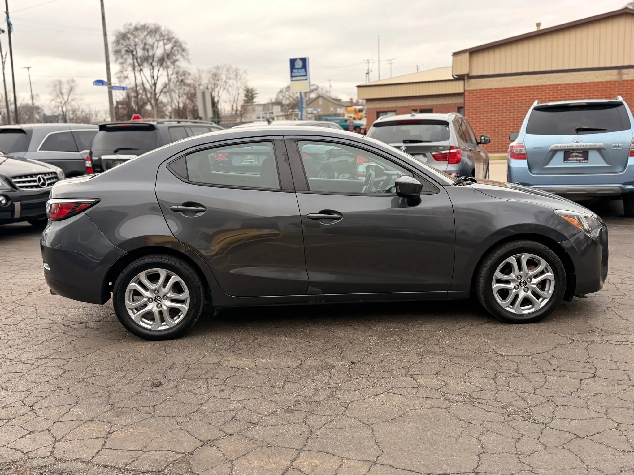 Used 2017 Toyota Yaris iA FWD image 18