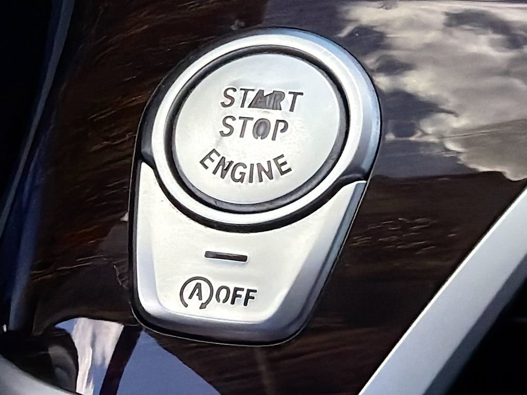 Used 2020 BMW 740i w/ Premium Package image 37