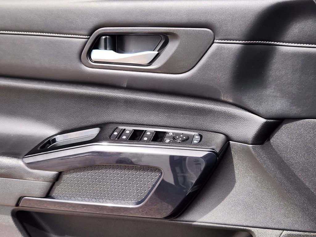 Used 2022 Nissan Pathfinder SV w/ SV Premium Package image 20