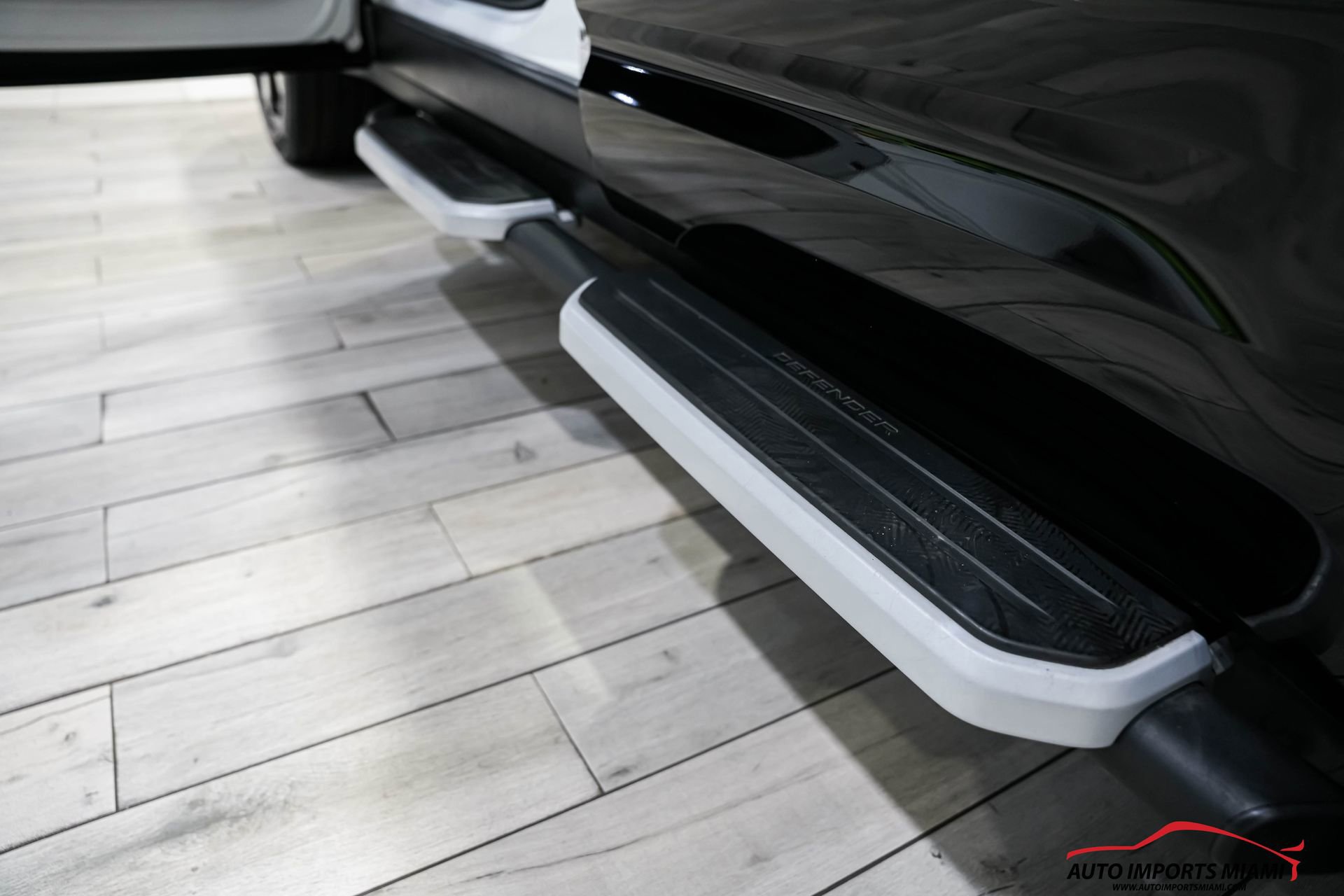 Used 2023 Land Rover Defender 130 X-Dynamic SE image 7