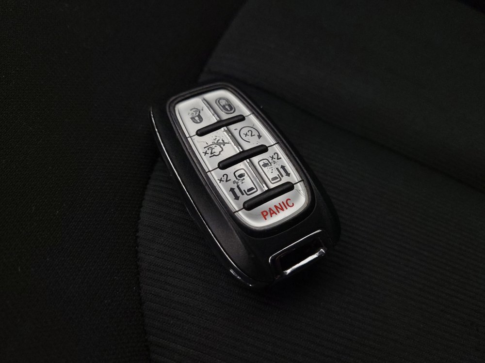 Used 2022 Chrysler Voyager LX FWD image 32