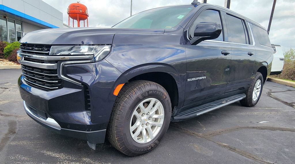 Used 2022 Chevrolet Suburban LT AWD/4WD image 2