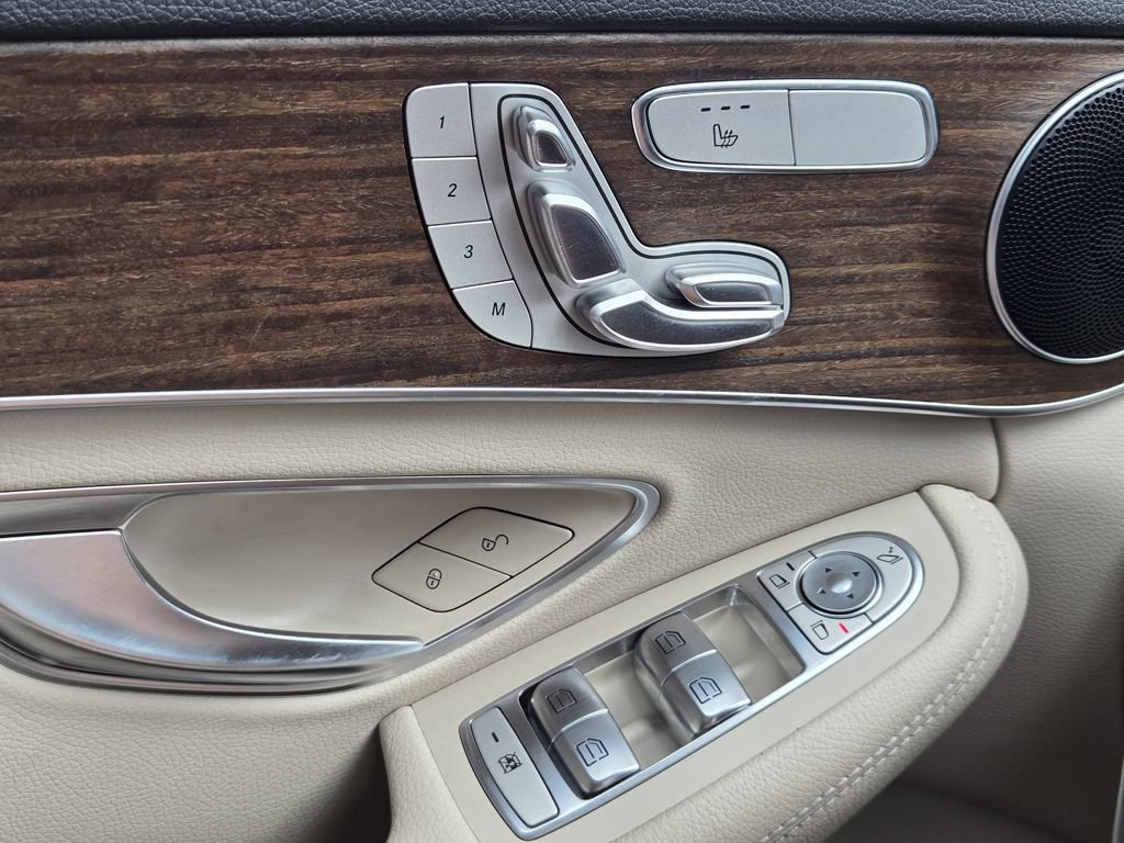Used 2019 Mercedes-Benz C 300 4MATIC Sedan image 23