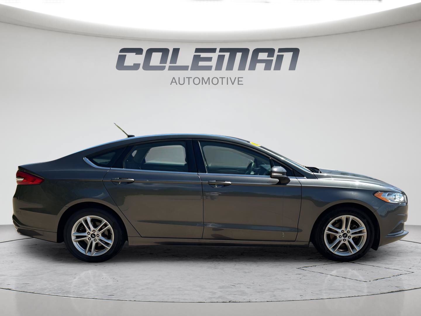 Used 2018 Ford Fusion SE FWD image 9
