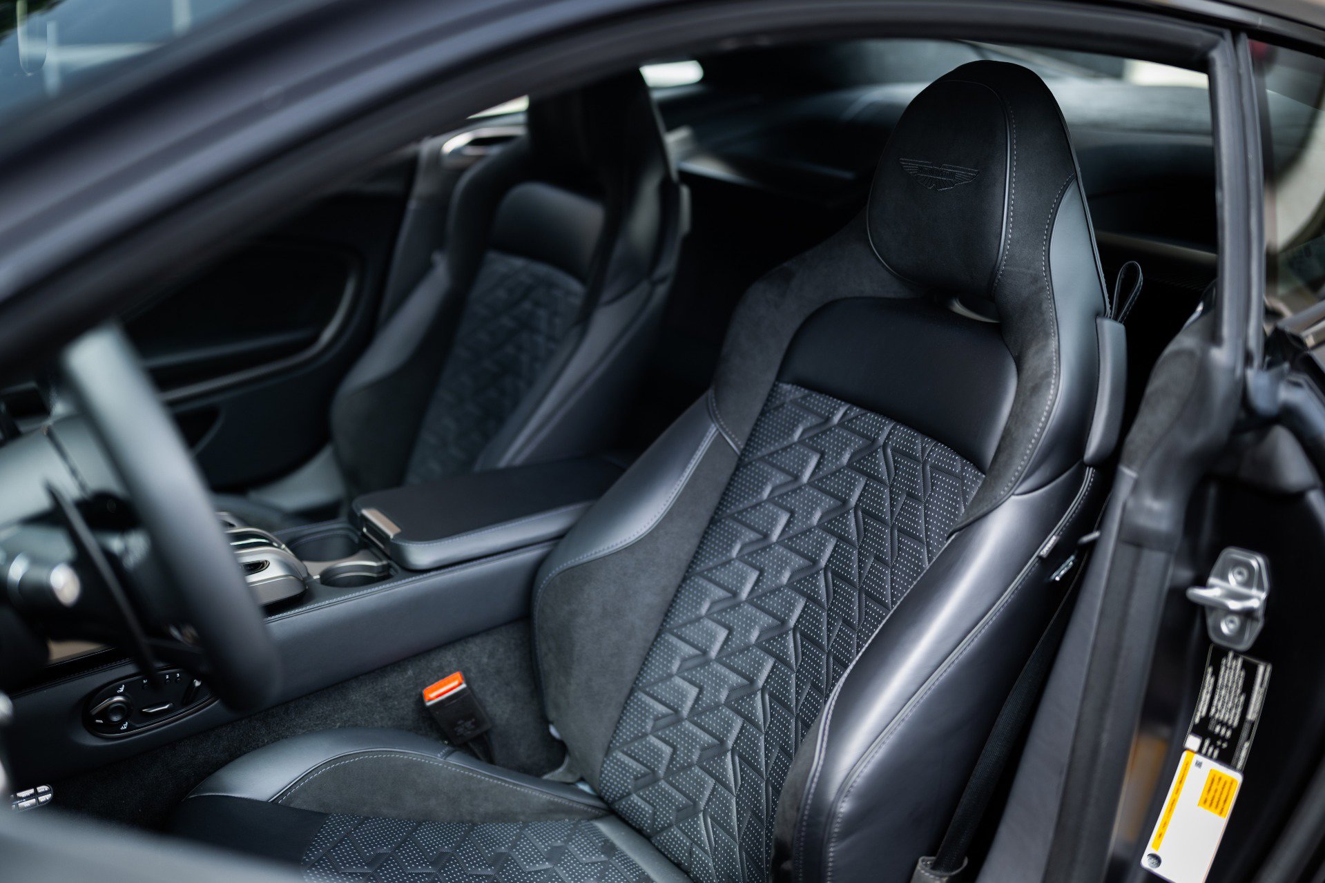 Used 2025 Aston Martin Vanquish image 42