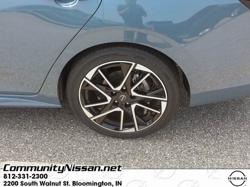 New 2025 Nissan Sentra SR w/ SR Premium Package image 4