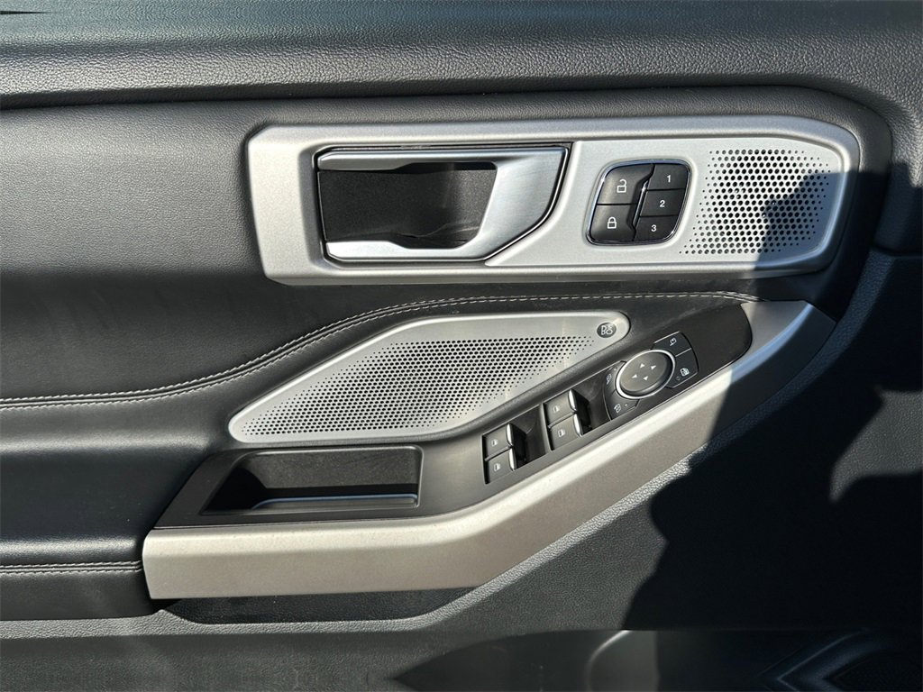 Used 2023 Ford Explorer Limited w/ Limited Technology Package image 23