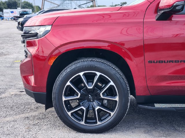 Used 2024 Chevrolet Suburban RST w/ Luxury Package RWD image 8
