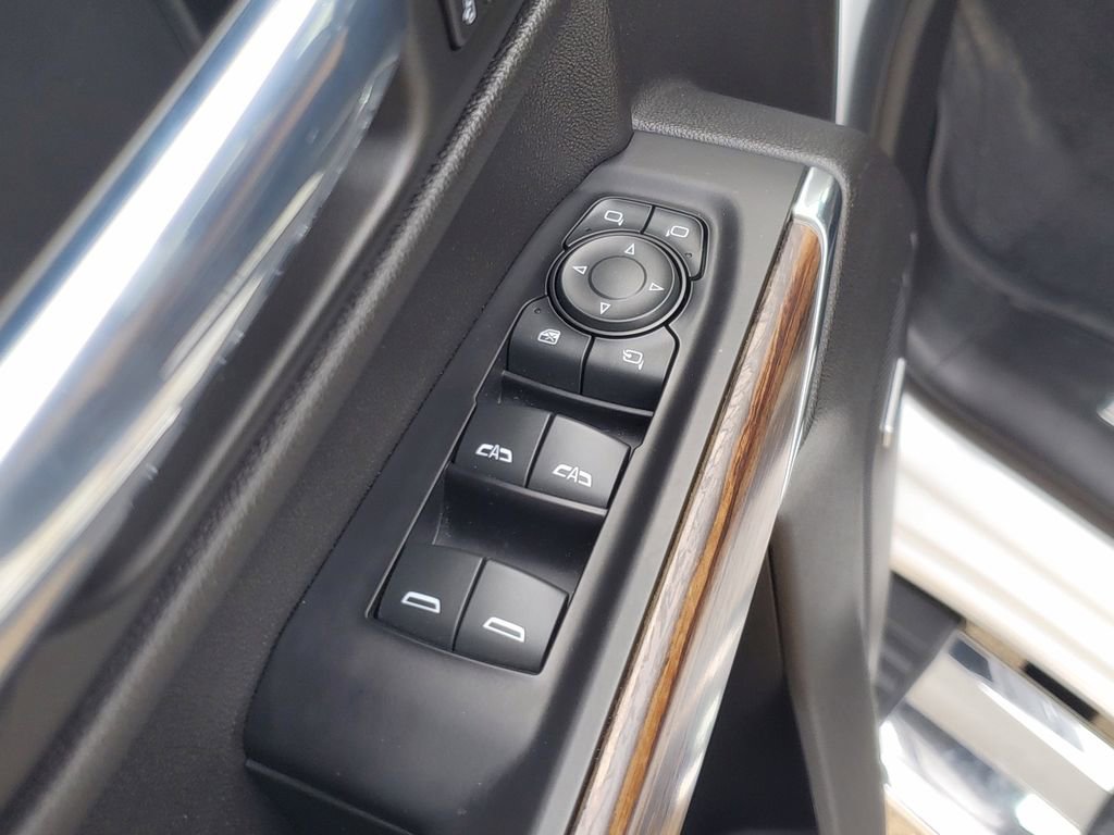 Used 2020 Chevrolet Silverado 1500 High Country w/ Technology Package image 18