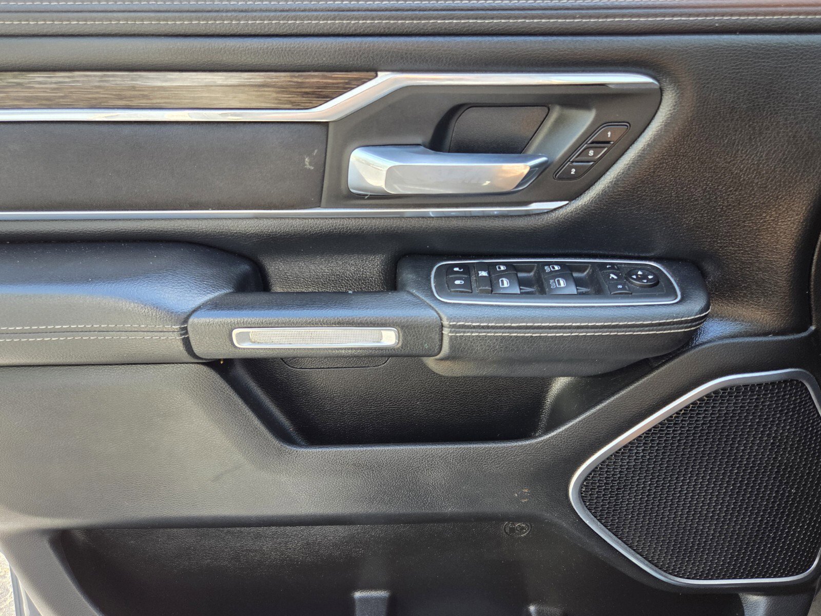 Used 2020 RAM 1500 Laramie RWD image 30